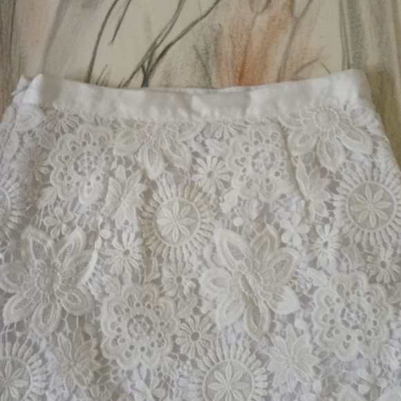 TOPSHOP White Lace Overlay MiniSkirt - Picture 6 of 10